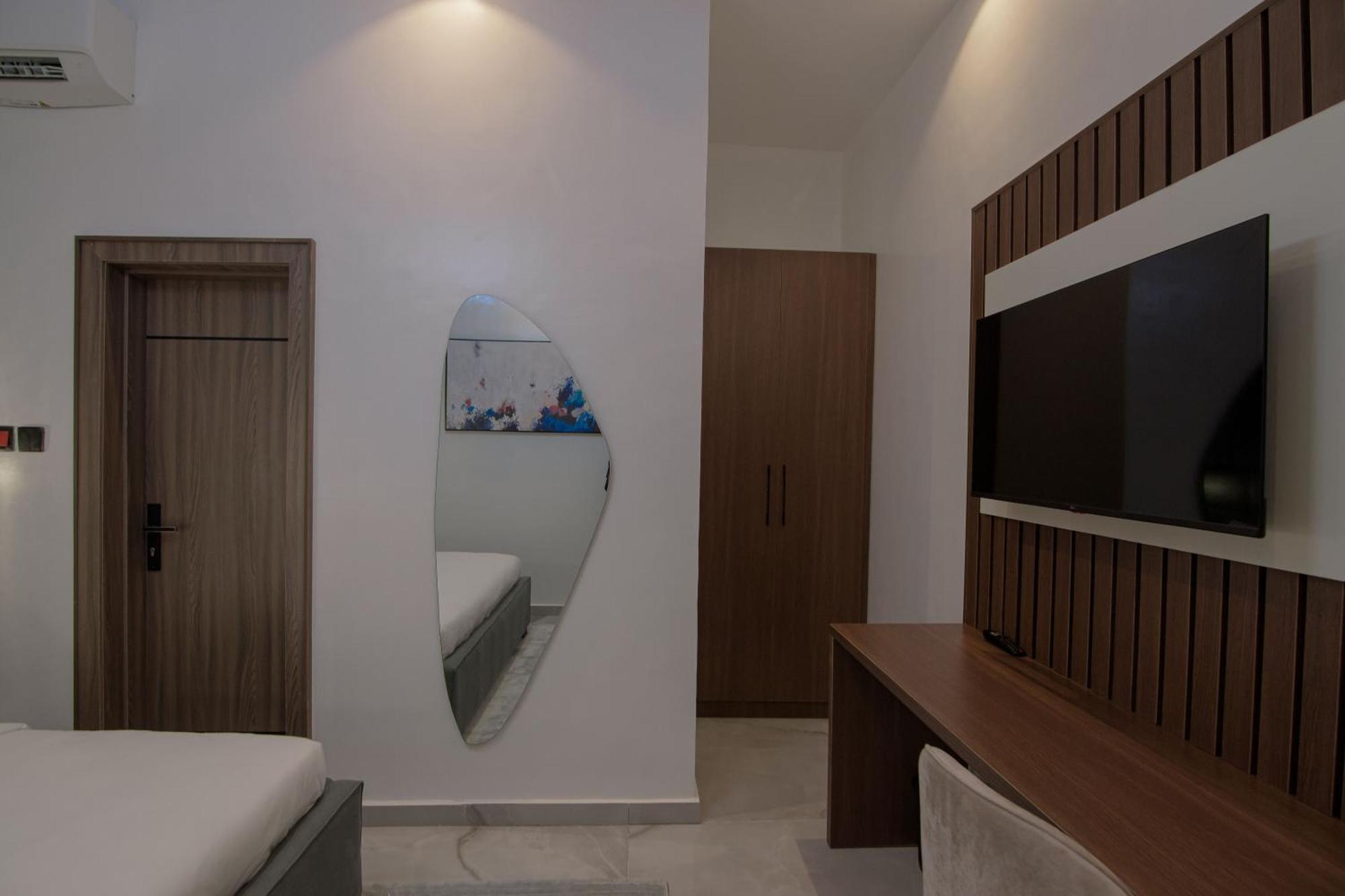 Aparthotel One90 *