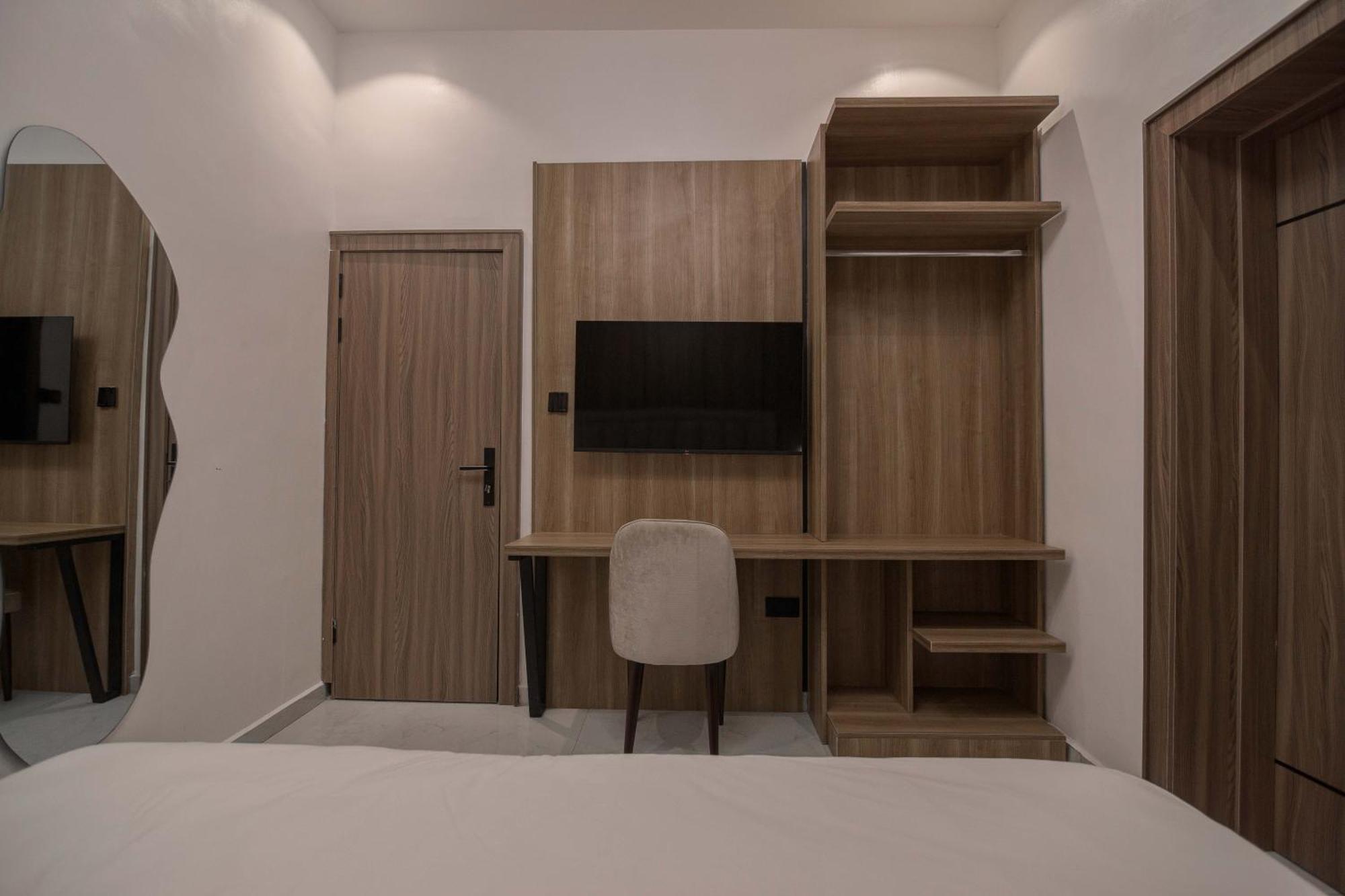 Aparthotel One90 *